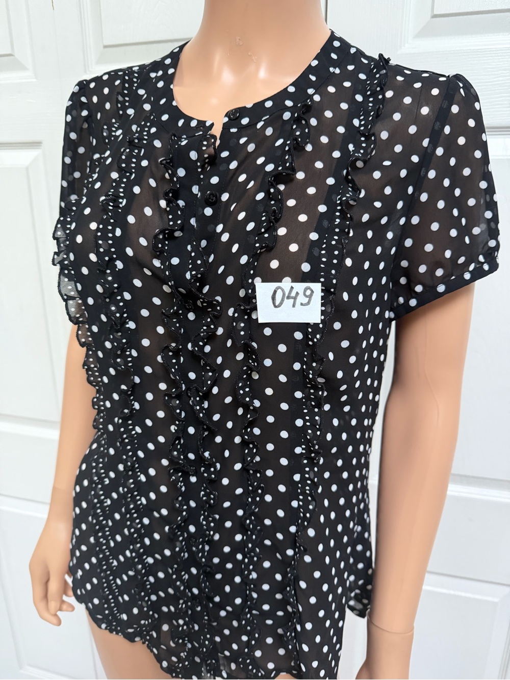 Ann Taylor Black and White Polka Dot Ruffle Blouse Size 10 - Picture 13 of 13